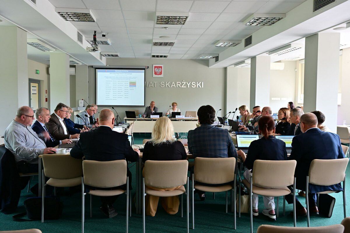 XXVII Sesja Rady Powiatu Skarżyskiego. Rada udzieliła Zarządowi wotum zaufania i absolutorium